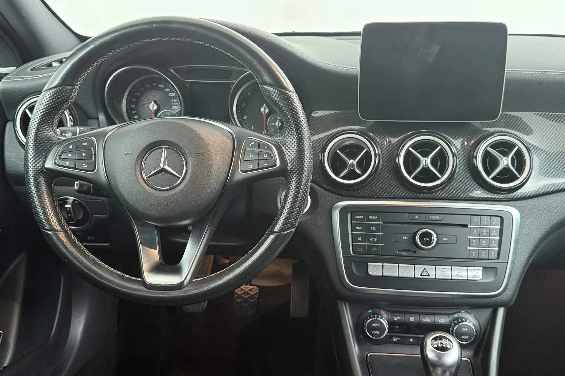 Mercedes-Benz GLA Rennes vue 4 Mercedes-Benz GLA en leasing sans apport à Rennes — vue 4
