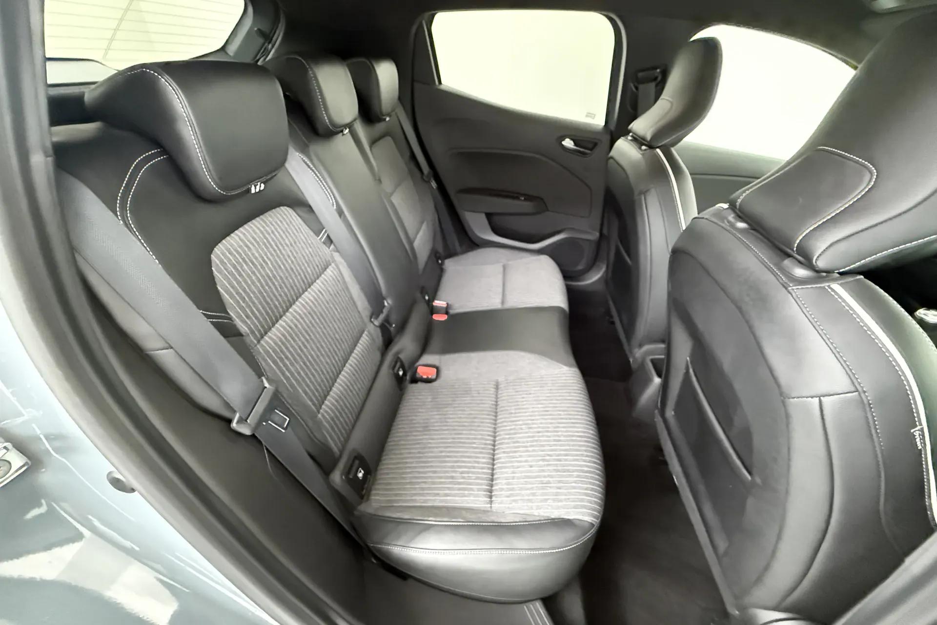 Renault Clio V Rennes vue 5 Renault Clio V en leasing sans apport à Rennes — vue 5