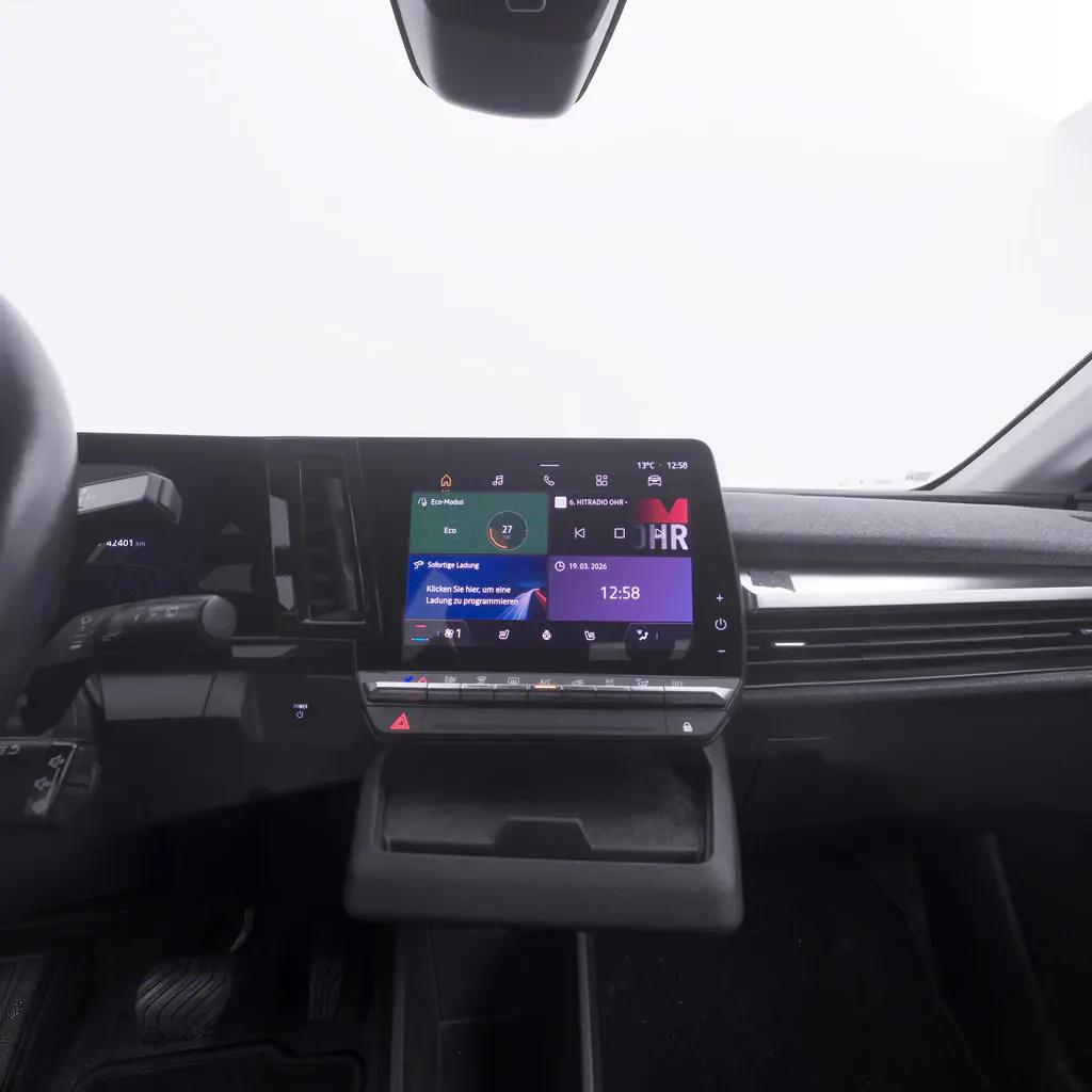 Renault Mégane E-Tech Rennes vue 5 Renault Mégane E-Tech en leasing sans apport à Rennes — vue 5