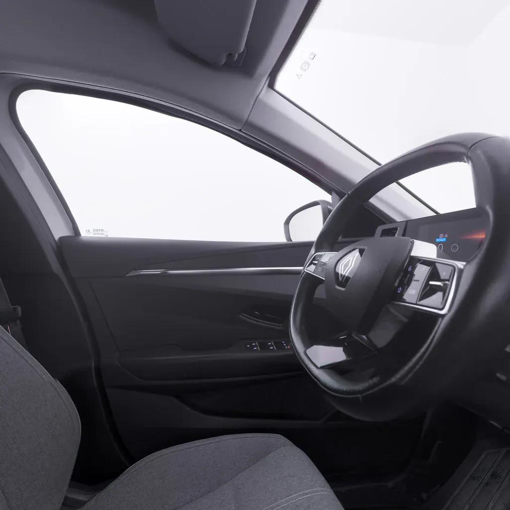 Renault Mégane E-Tech Rennes vue 4 Renault Mégane E-Tech en leasing sans apport à Rennes — vue 4