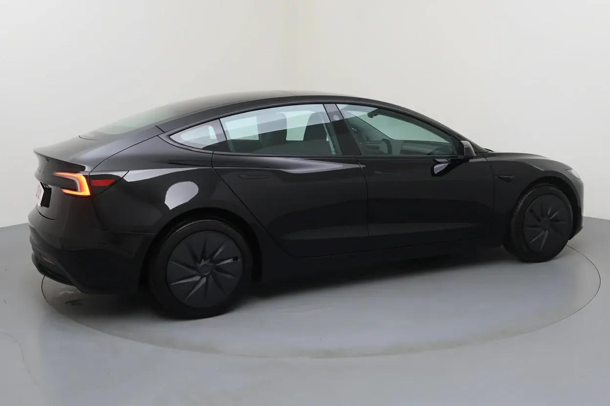 Tesla Model 3 Rennes vue 3 Tesla Model 3 en leasing sans apport à Rennes — vue 3